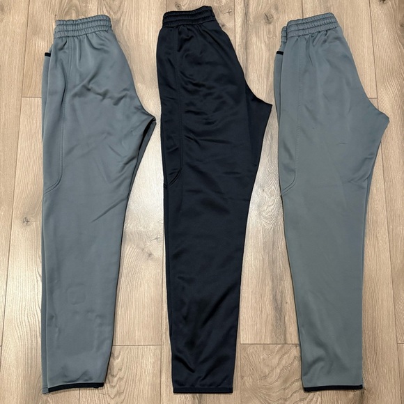 Under Armour Black and Gray Armour Fleece Men’s Pants - Set of 3 - Picture 5 of 15